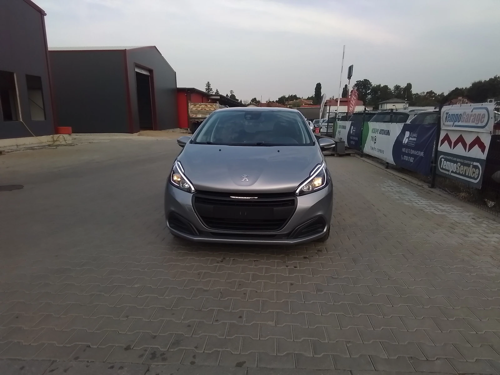 Peugeot 208 1.2, снимка 4 - Автомобили и джипове - 55880855