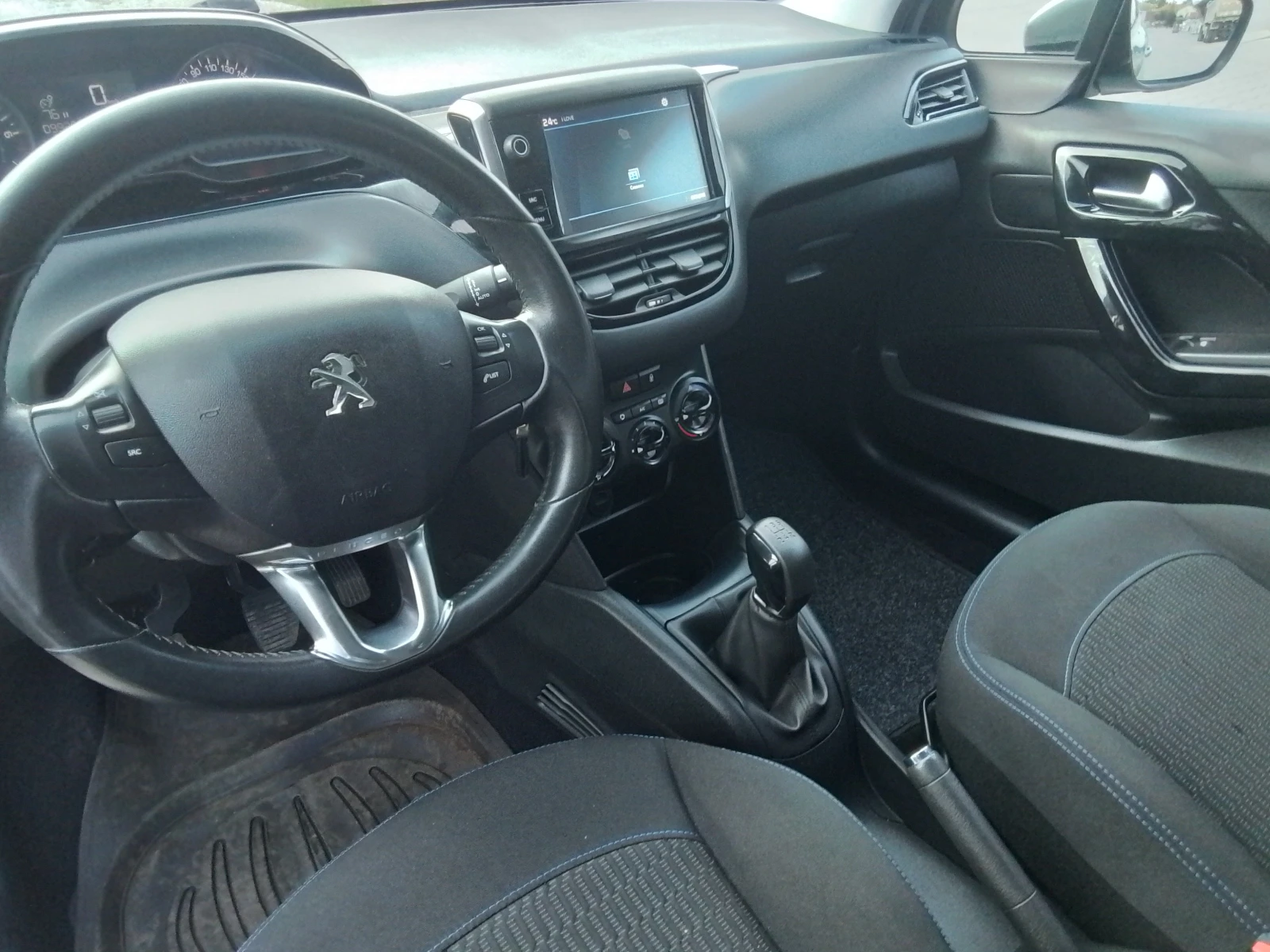 Peugeot 208 1.2, снимка 14 - Автомобили и джипове - 55880855