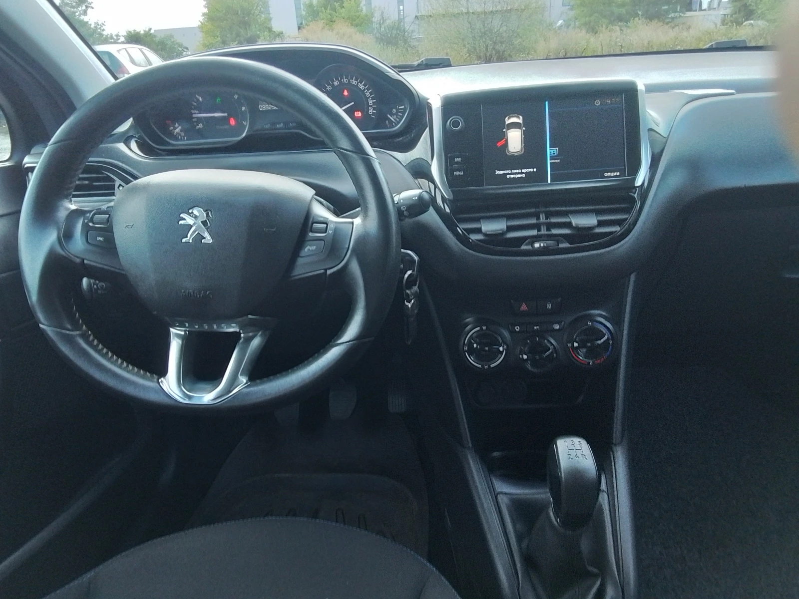 Peugeot 208 1.2, снимка 13 - Автомобили и джипове - 55880855