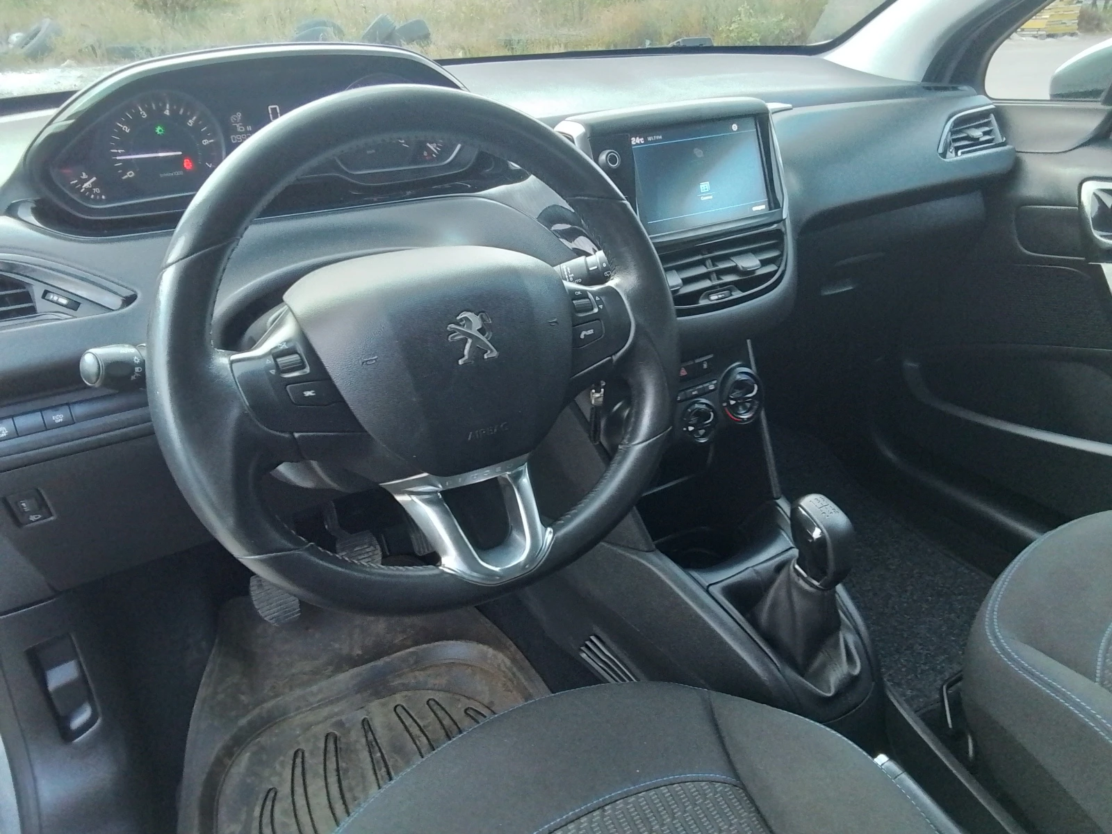 Peugeot 208 1.2, снимка 15 - Автомобили и джипове - 55880855