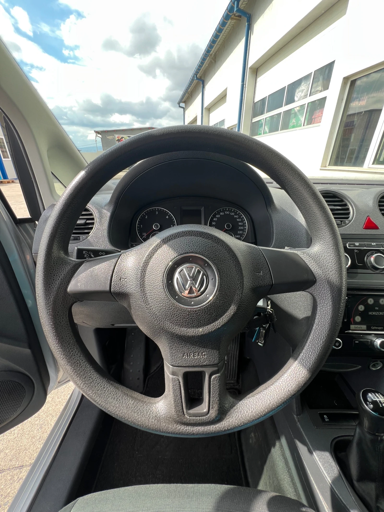 VW Caddy Ресори 2014г. Климатроник, снимка 16 - Автомобили и джипове - 56271352