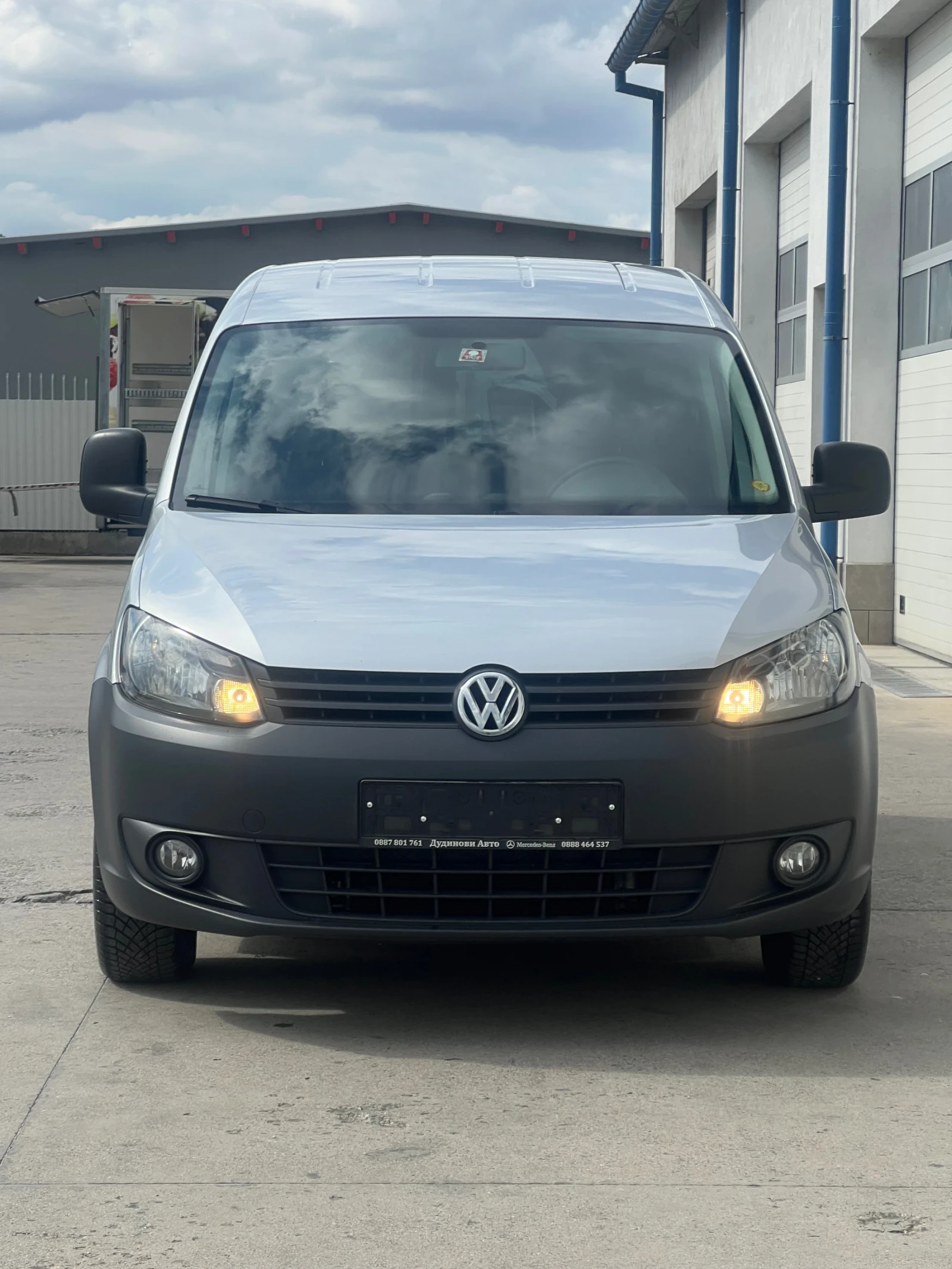 VW Caddy Ресори 2014г. Климатроник, снимка 2 - Автомобили и джипове - 56271352
