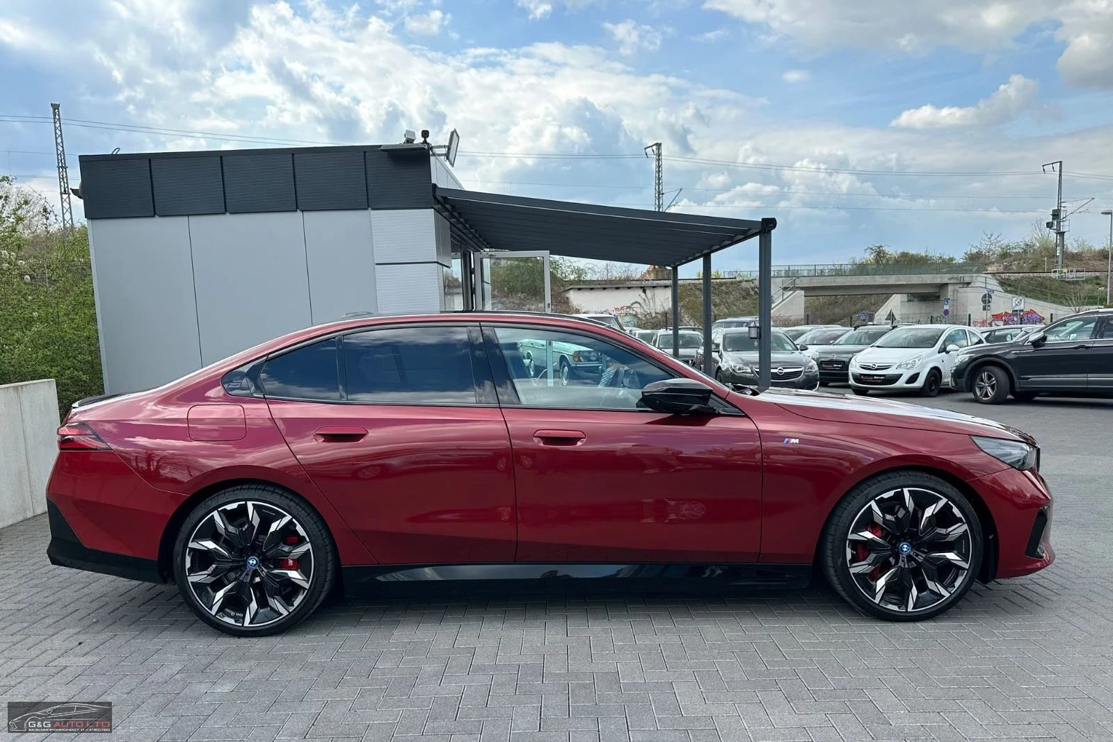 BMW i5 M60/601HP/xDRIVE/H&K/HUD/360/PANO/933z | Mobile.bg � ����������� 6