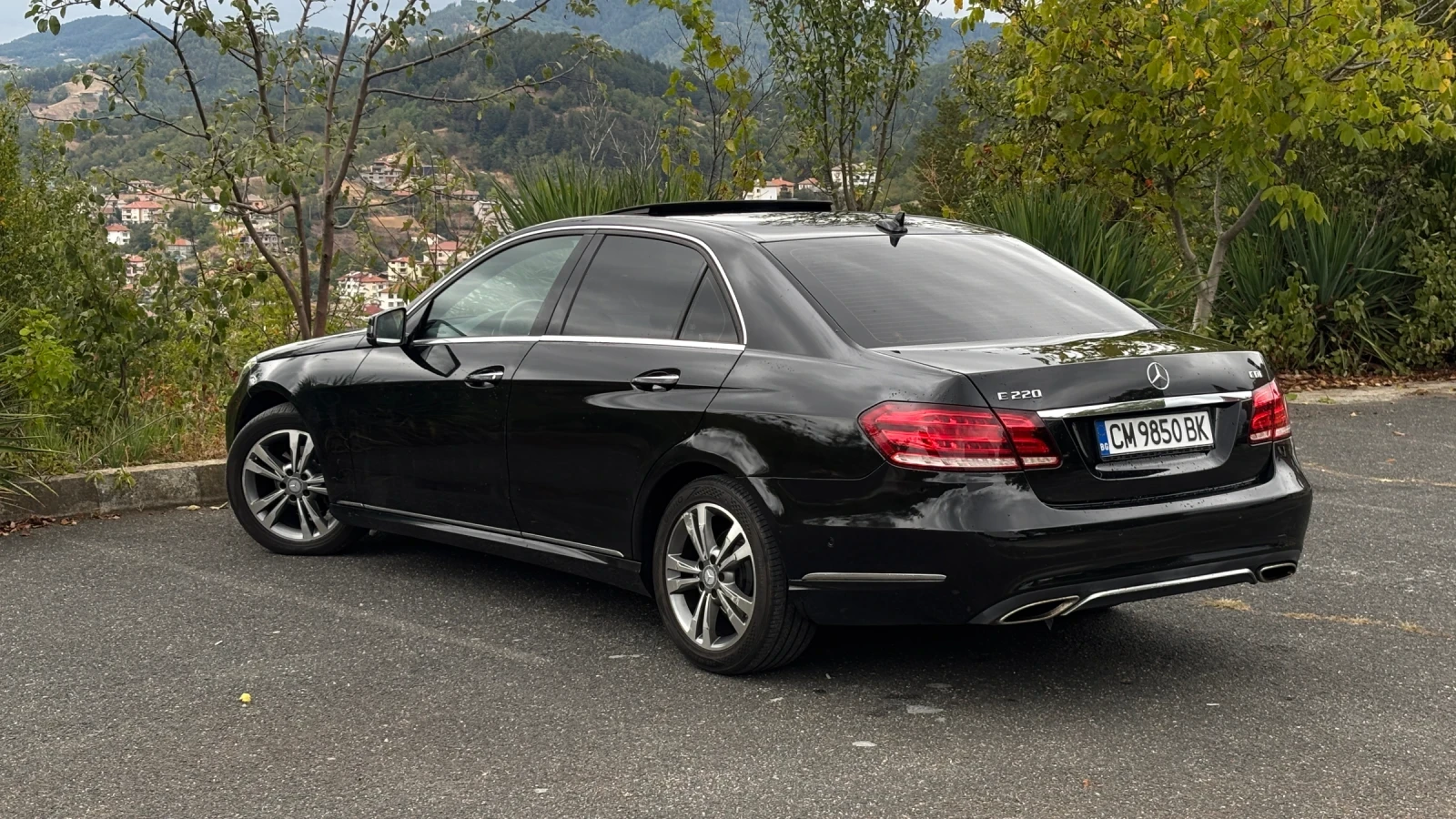 Mercedes-Benz E 220, снимка 2 - Автомобили и джипове - 56330133