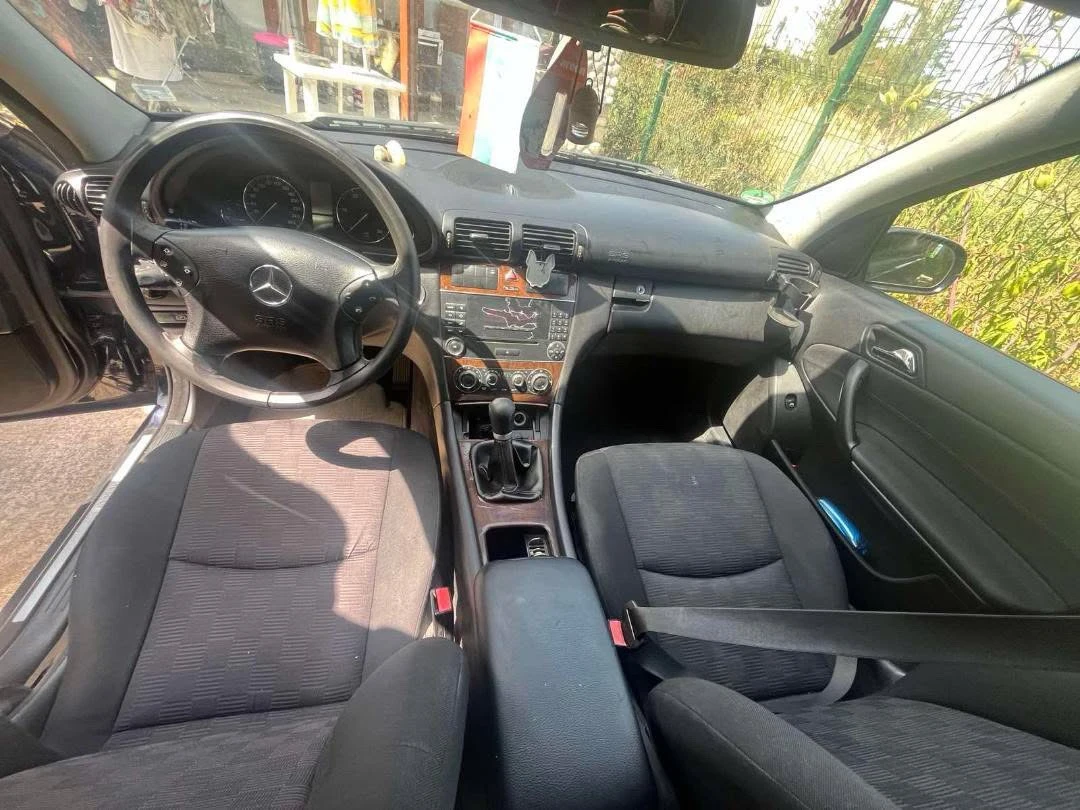 Mercedes-Benz C 200, снимка 11 - Автомобили и джипове - 56331559