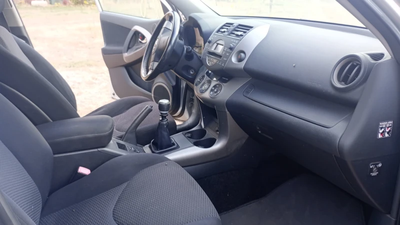 Toyota Rav4 2.2 D4D 4x4, снимка 8 - Автомобили и джипове - 47815783