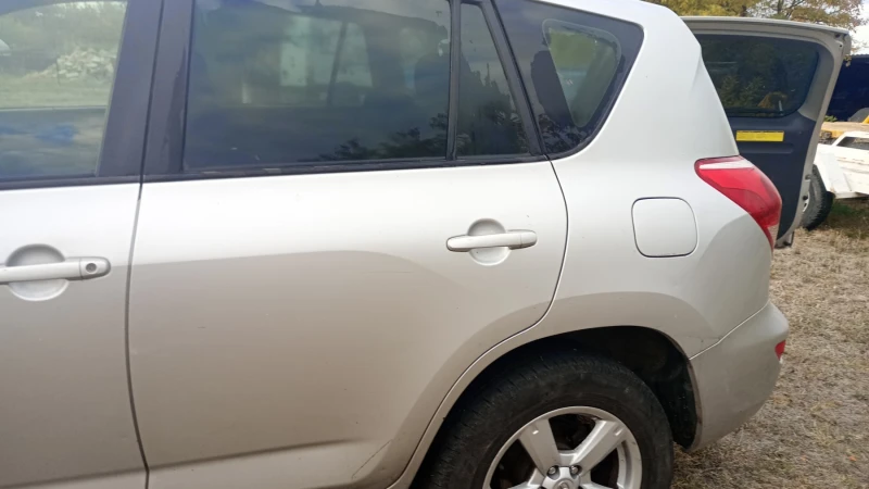 Toyota Rav4 2.2 D4D 4x4, снимка 3 - Автомобили и джипове - 47815783