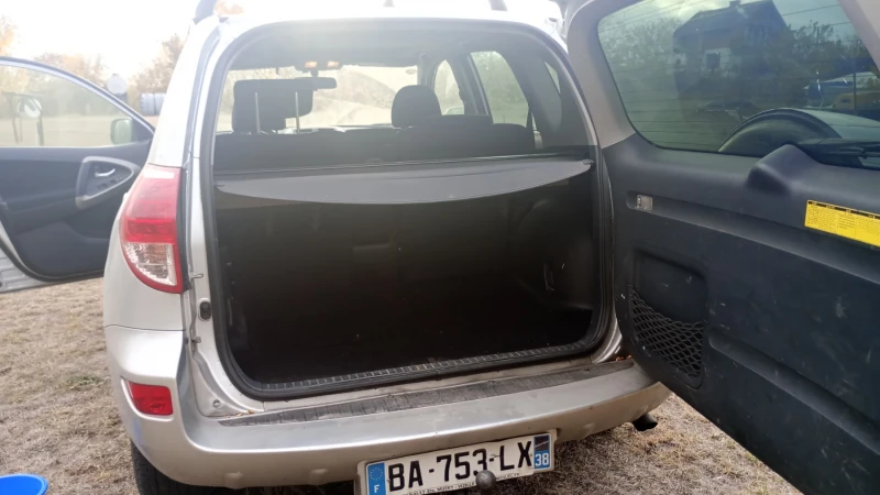 Toyota Rav4 2.2 D4D 4x4, снимка 6 - Автомобили и джипове - 47815783