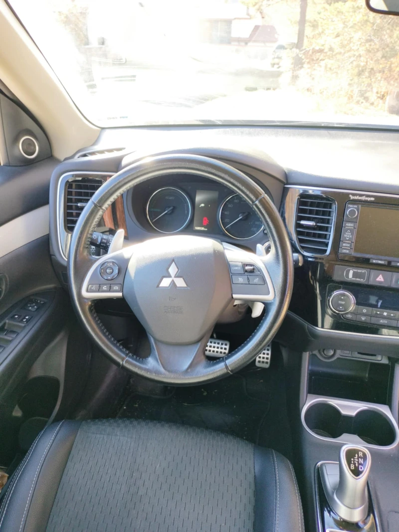 Mitsubishi Outlander PHEV, снимка 9 - Автомобили и джипове - 47959378