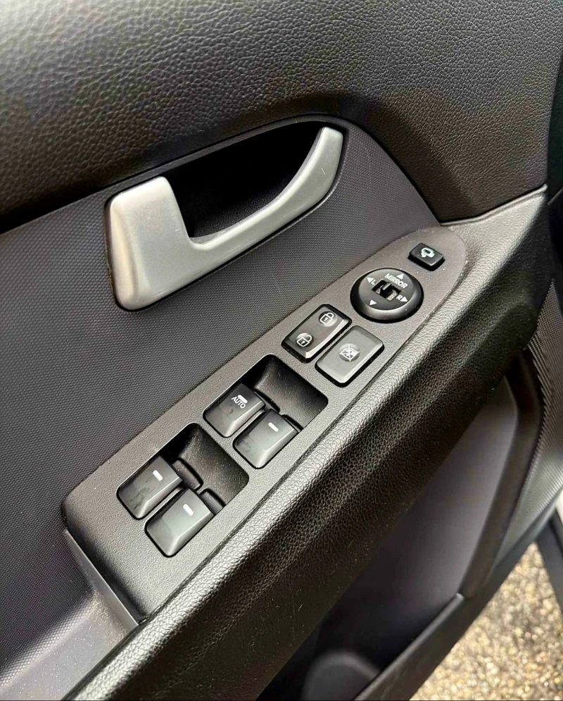 Kia Sportage 1.6 LPG* FACE* ЛИЗИНГ* , снимка 8 - Автомобили и джипове - 53307188