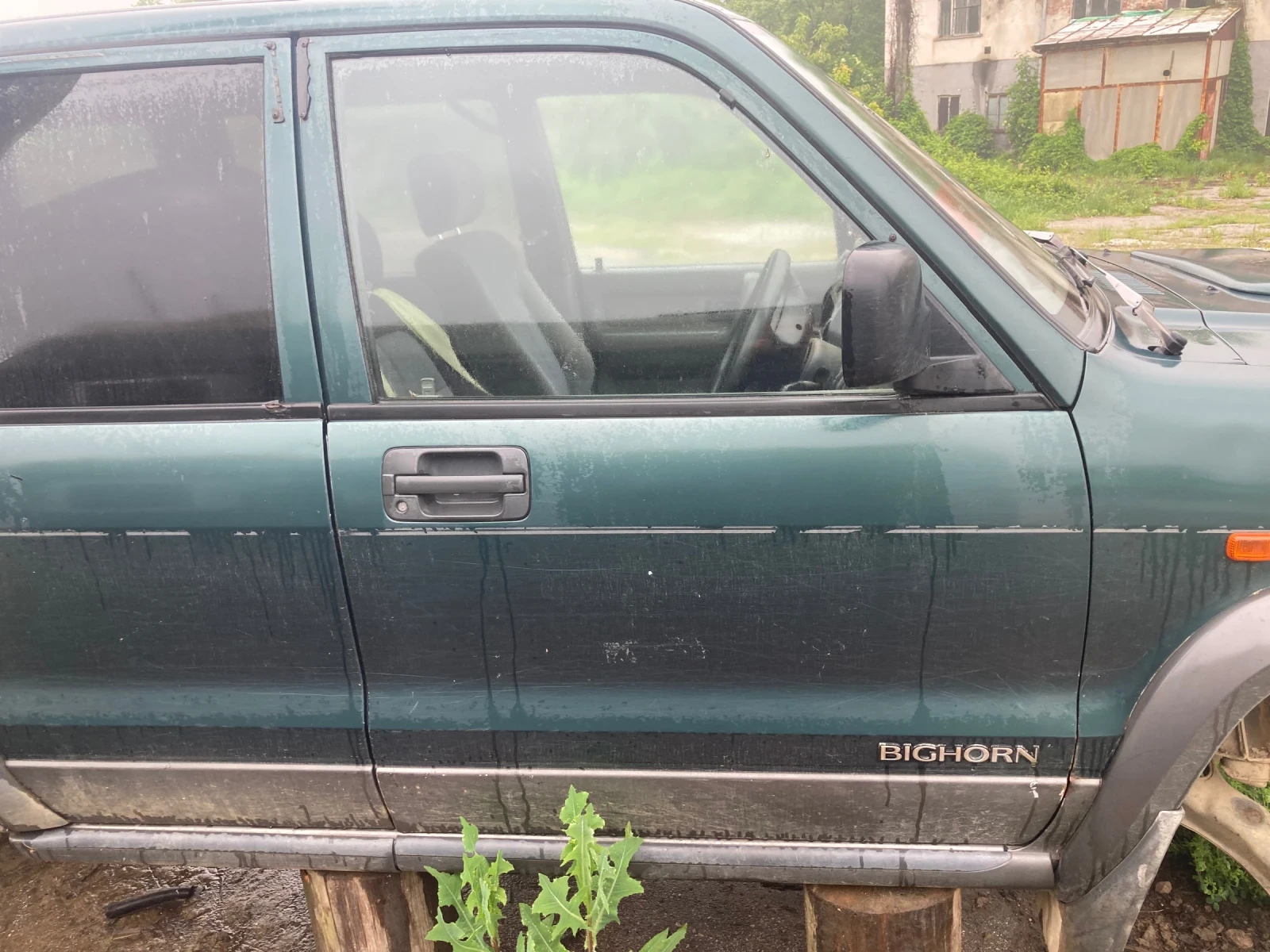 Isuzu Trooper Джипа е без двигател и диференциали.Тел за връзка  - изображение 4