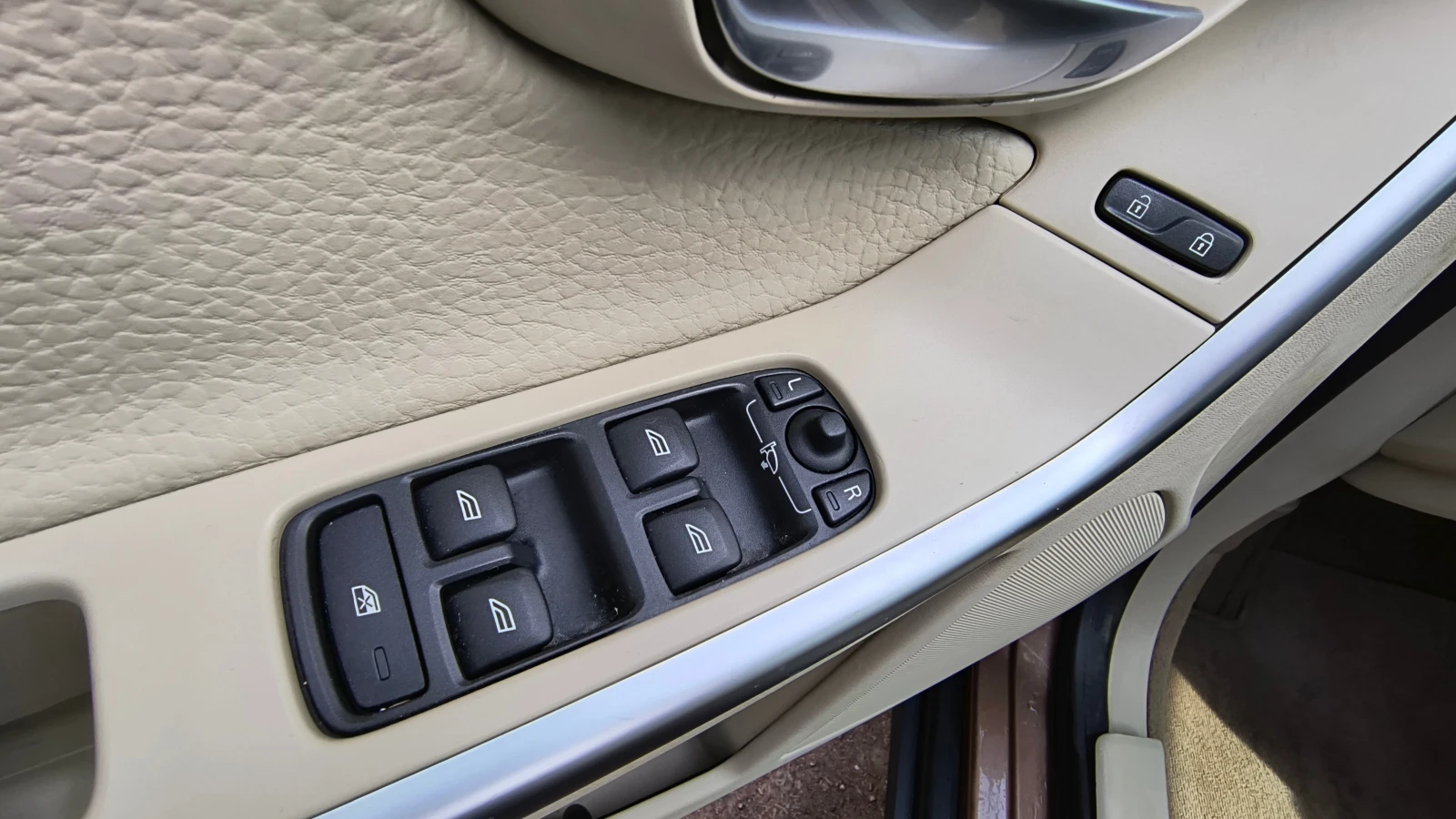 Volvo XC60 3.2, AWD, автоматик, камера, парктроник, навигация, снимка 11 - Автомобили и джипове - 53924074