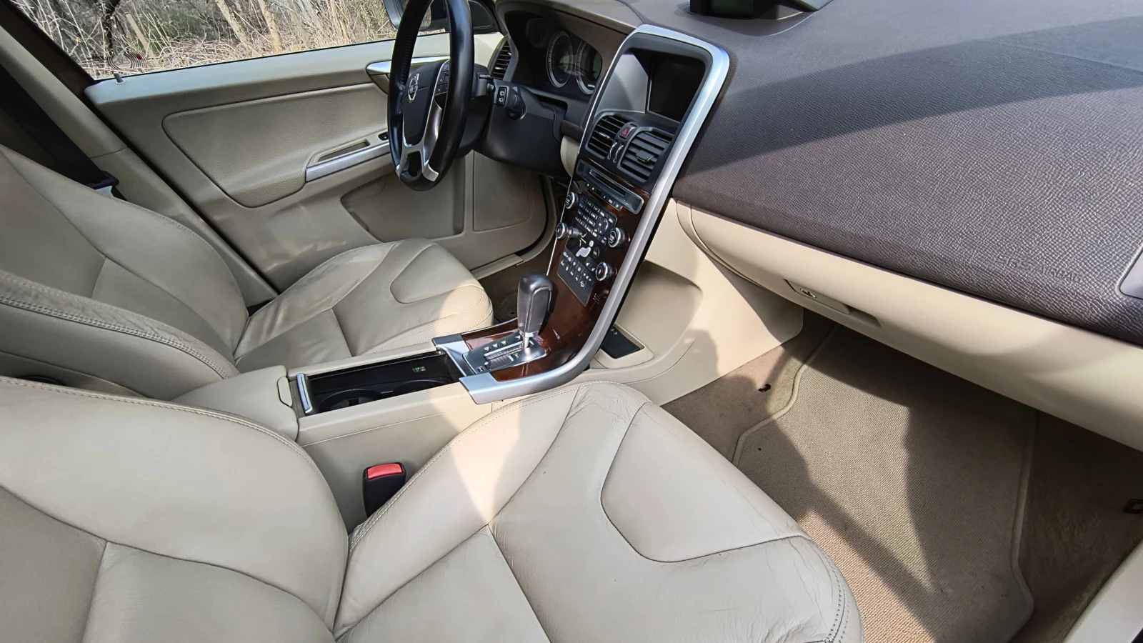 Volvo XC60 3.2, AWD, автоматик, камера, парктроник, навигация, снимка 15 - Автомобили и джипове - 53924074