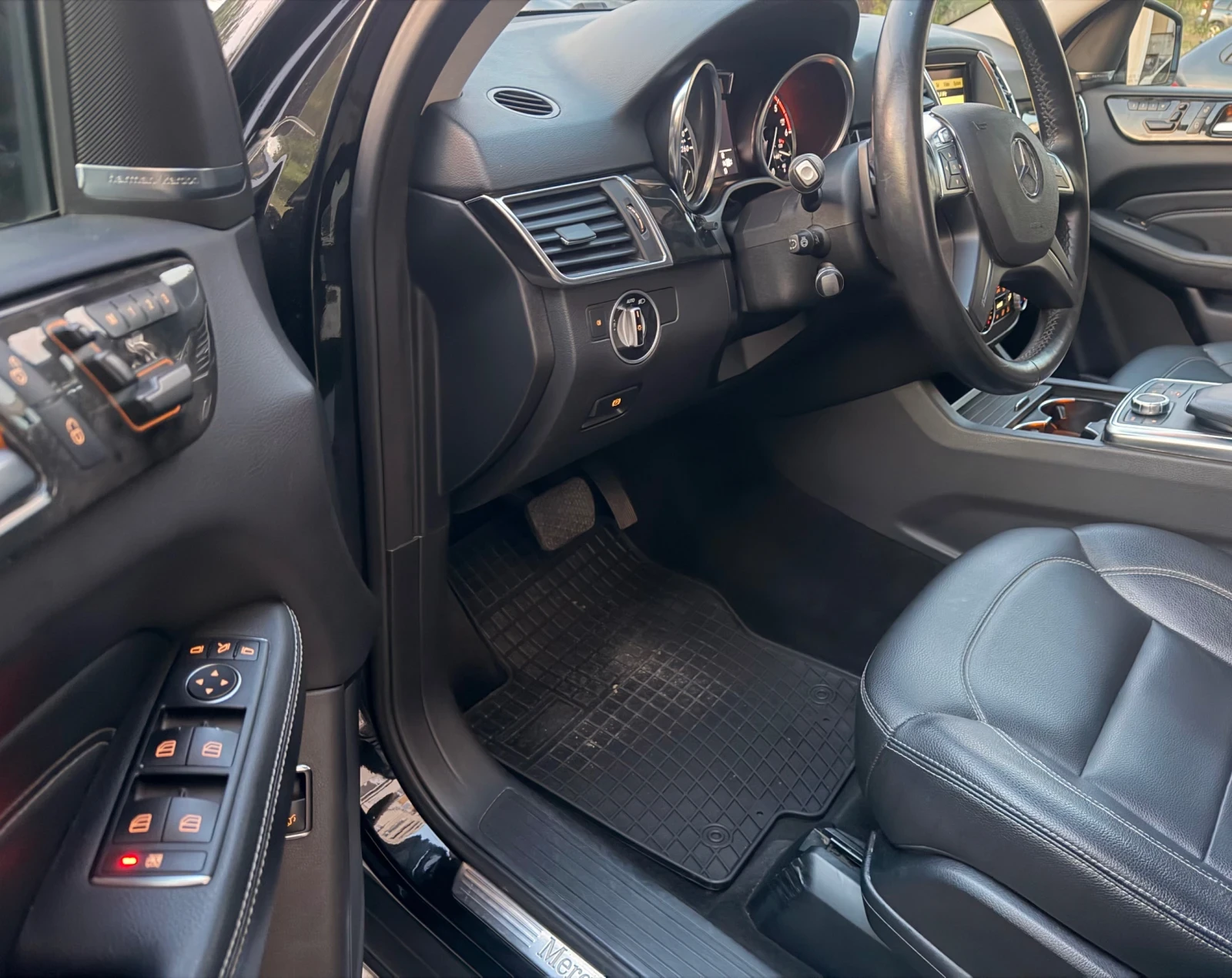 Mercedes-Benz ML 350 3.5 CDI AMG KEY LEES ПАНОРАМА, снимка 10 - Автомобили и джипове - 54891726