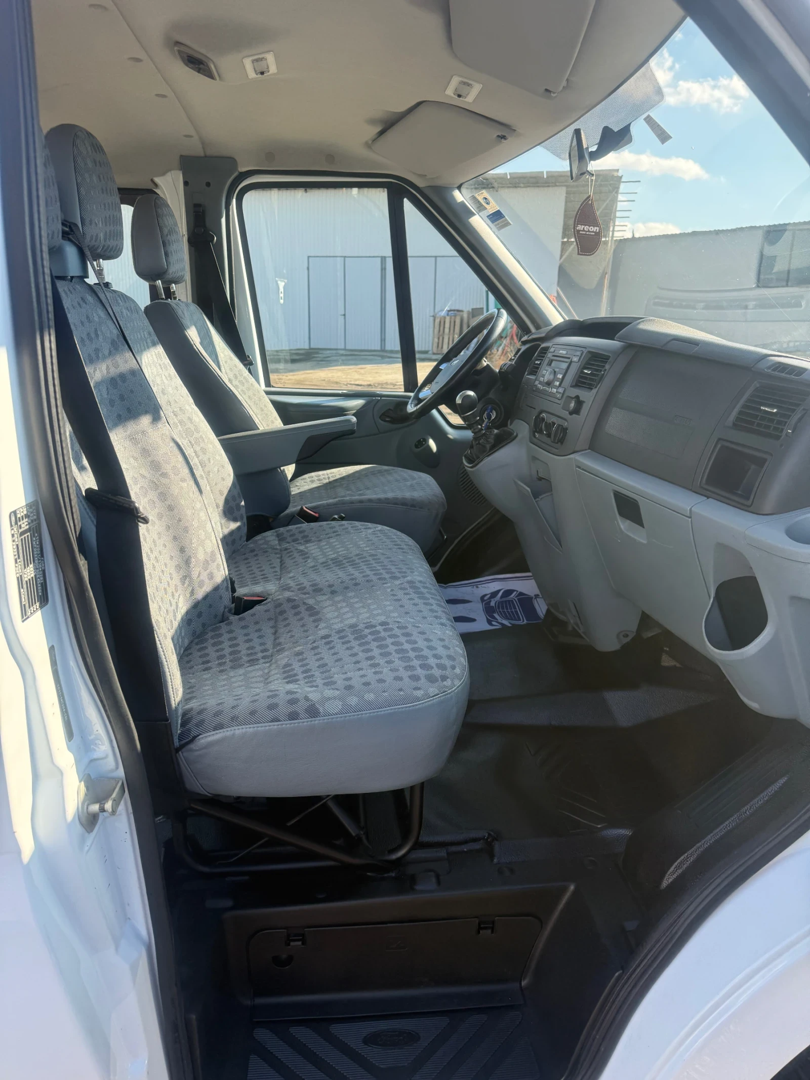 Ford Transit 2.2 - изображение 10