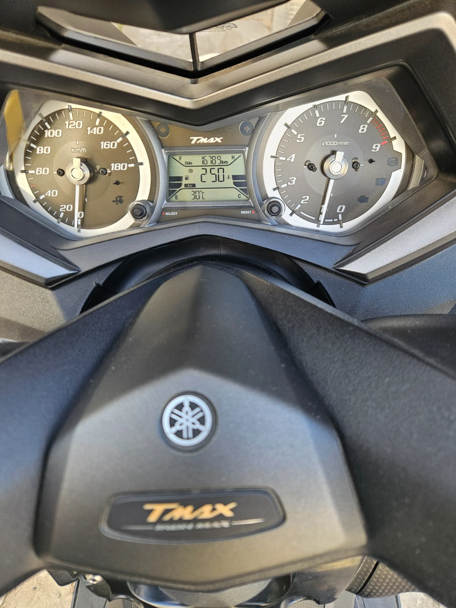 Yamaha T-max 530 Iron max abs, снимка 10 - Мотоциклети и мототехника - 55955709