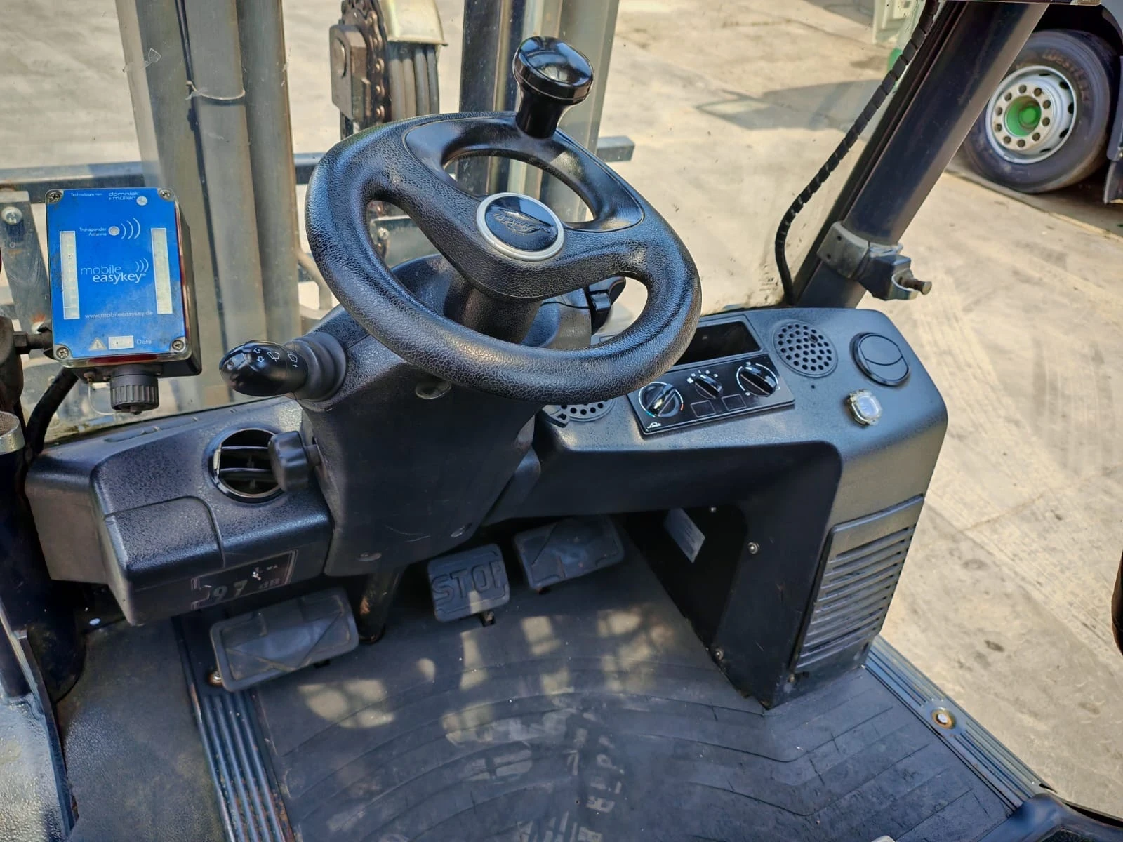 Мотокар Linde H35D-02, снимка 12 - Индустриална техника - 55181572