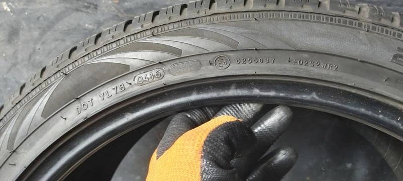 Гуми Зимни 255/40R19, снимка 5 - Гуми и джанти - 35123408