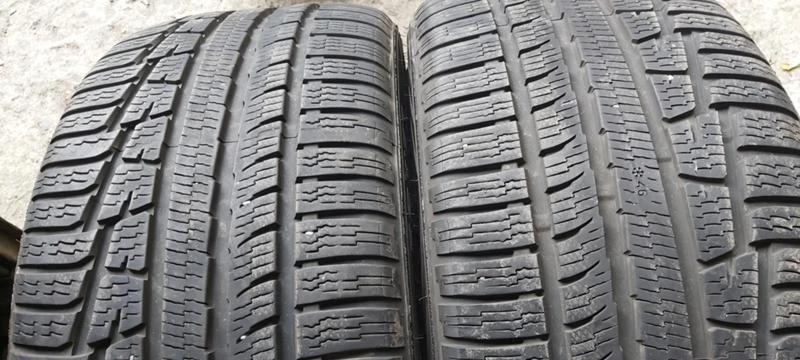 Гуми Зимни 255/40R19, снимка 1 - Гуми и джанти - 35123408