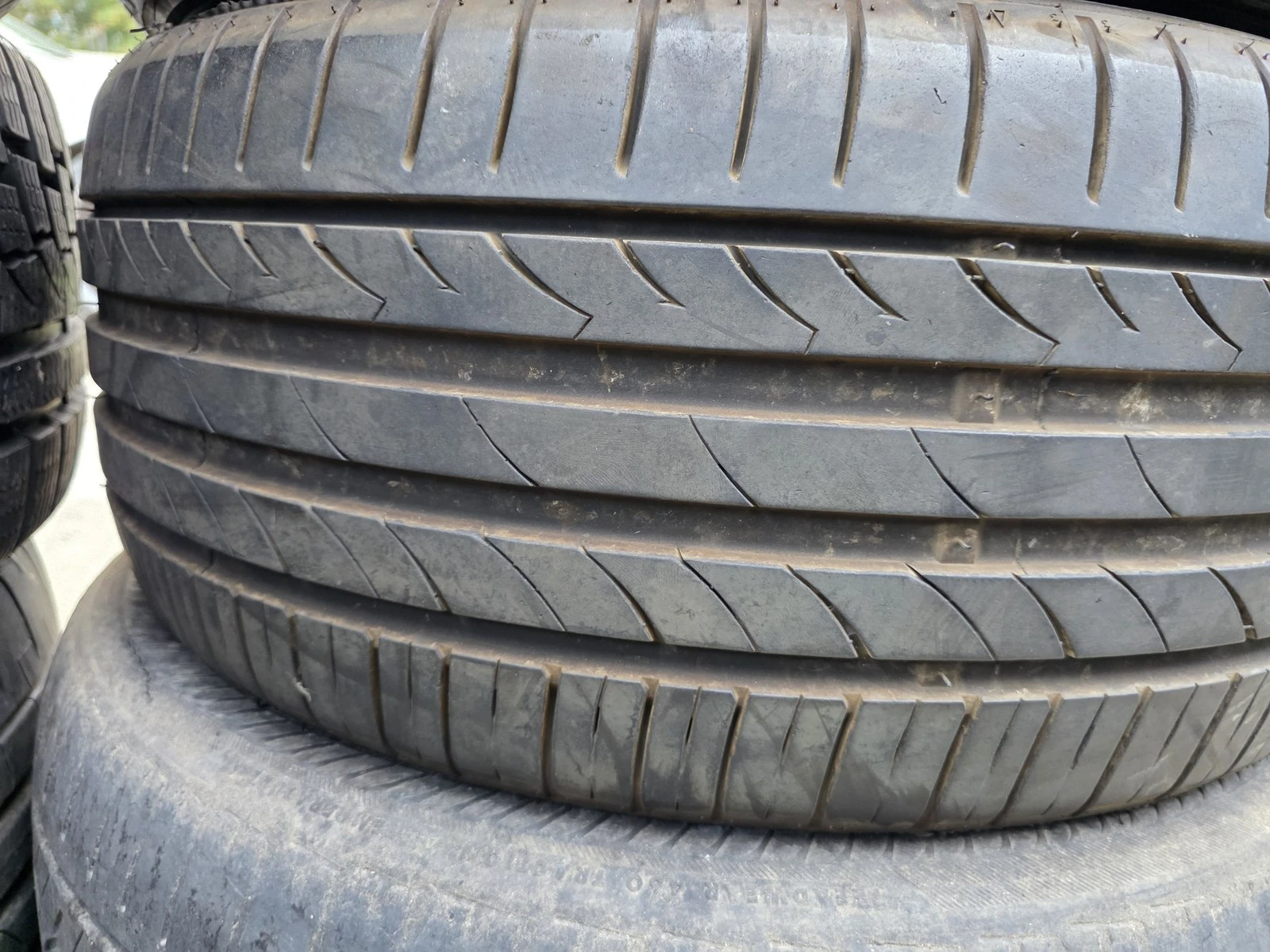 Гуми Летни 215/40R17, снимка 4 - Гуми и джанти - 56664487