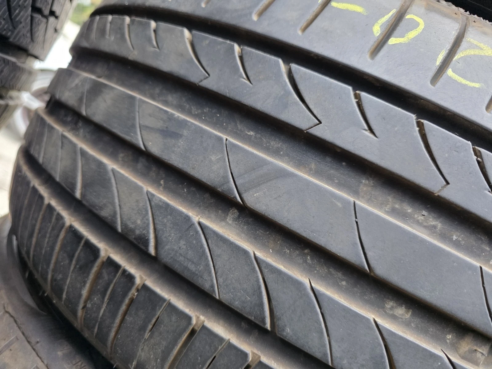 Гуми Летни 215/40R17, снимка 7 - Гуми и джанти - 56664487