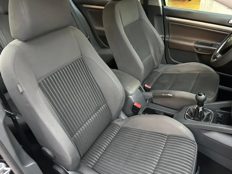 VW Golf 1.9TDi105кс Нави, снимка 17 - Автомобили и джипове - 48424725