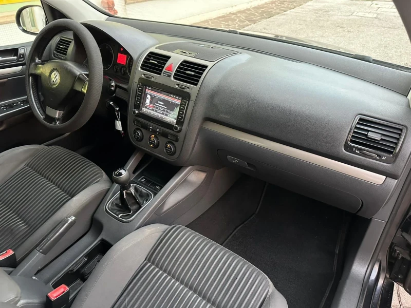 VW Golf 1.9TDi105кс Нави, снимка 9 - Автомобили и джипове - 48424725