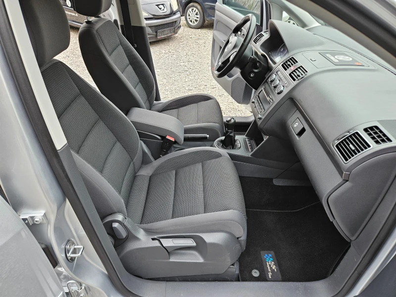 VW Touran 1.6TDI 105кс.FACELIFT, снимка 12 - Автомобили и джипове - 52038732