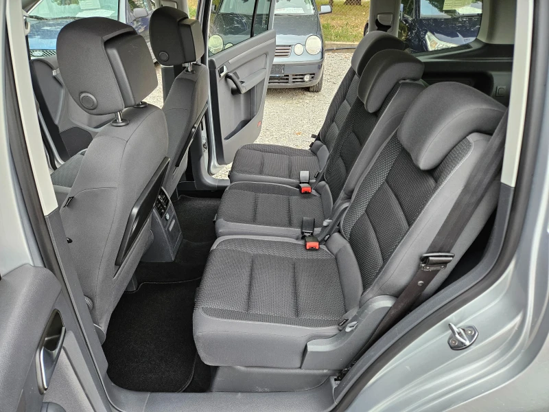 VW Touran 1.6TDI 105кс.FACELIFT, снимка 10 - Автомобили и джипове - 52038732
