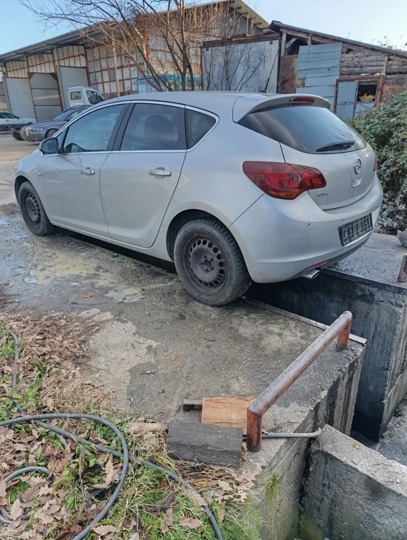 Opel Astra 1.4, снимка 3 - Автомобили и джипове - 53129695