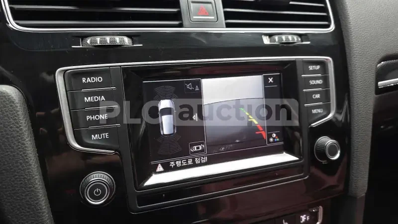 VW Golf 2.0 TDI | ПОДГРЕВ | КАМЕРА | ВКЛЮЧЕН ТЕХНОТЕСТ, снимка 7 - Автомобили и джипове - 54309812