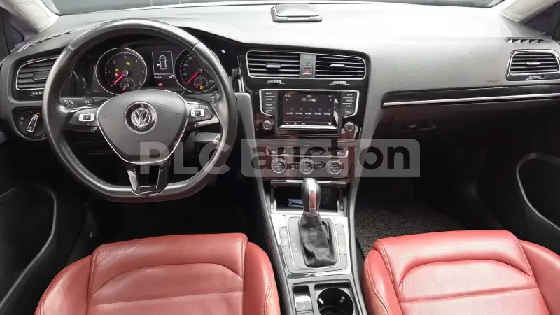 VW Golf 2.0 TDI | ПОДГРЕВ | КАМЕРА | ВКЛЮЧЕН ТЕХНОТЕСТ, снимка 2 - Автомобили и джипове - 54309812