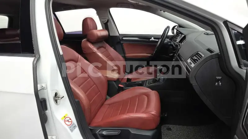 VW Golf 2.0 TDI | ПОДГРЕВ | КАМЕРА | ВКЛЮЧЕН ТЕХНОТЕСТ, снимка 11 - Автомобили и джипове - 54309812
