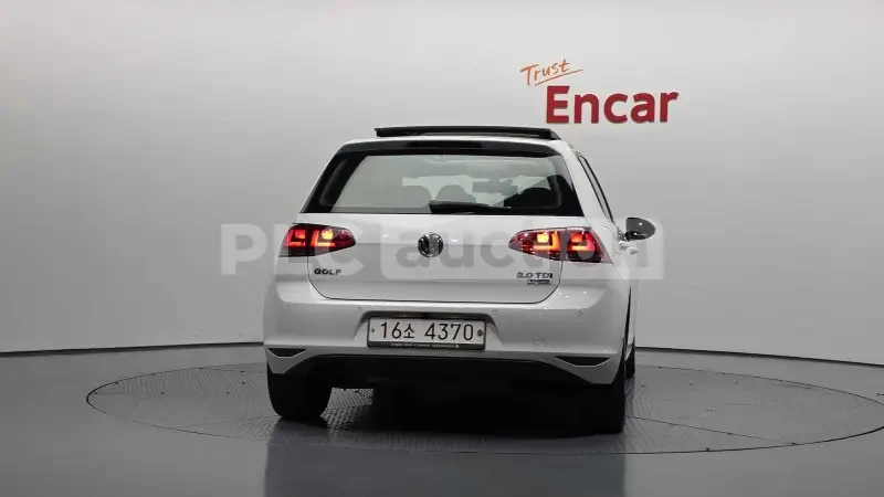 VW Golf 2.0 TDI | ПОДГРЕВ | КАМЕРА | ВКЛЮЧЕН ТЕХНОТЕСТ, снимка 5 - Автомобили и джипове - 54309812