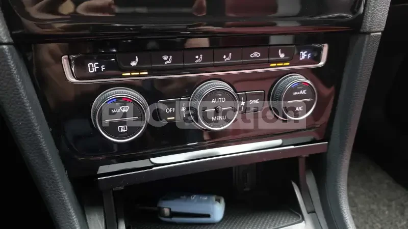 VW Golf 2.0 TDI | ПОДГРЕВ | КАМЕРА | ВКЛЮЧЕН ТЕХНОТЕСТ, снимка 8 - Автомобили и джипове - 54309812