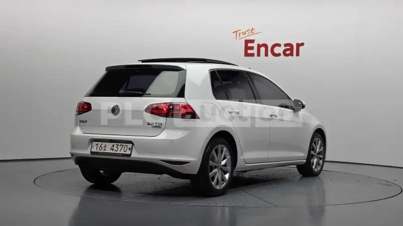 VW Golf 2.0 TDI | ПОДГРЕВ | КАМЕРА | ВКЛЮЧЕН ТЕХНОТЕСТ, снимка 3 - Автомобили и джипове - 54309812