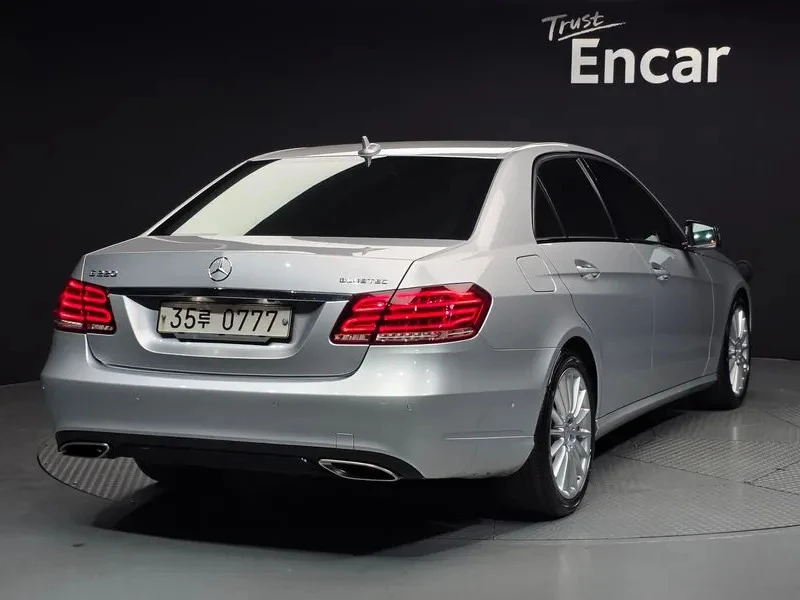 Mercedes-Benz E 220 BLUETEC AVANGARDE, снимка 2 - Автомобили и джипове - 55444396