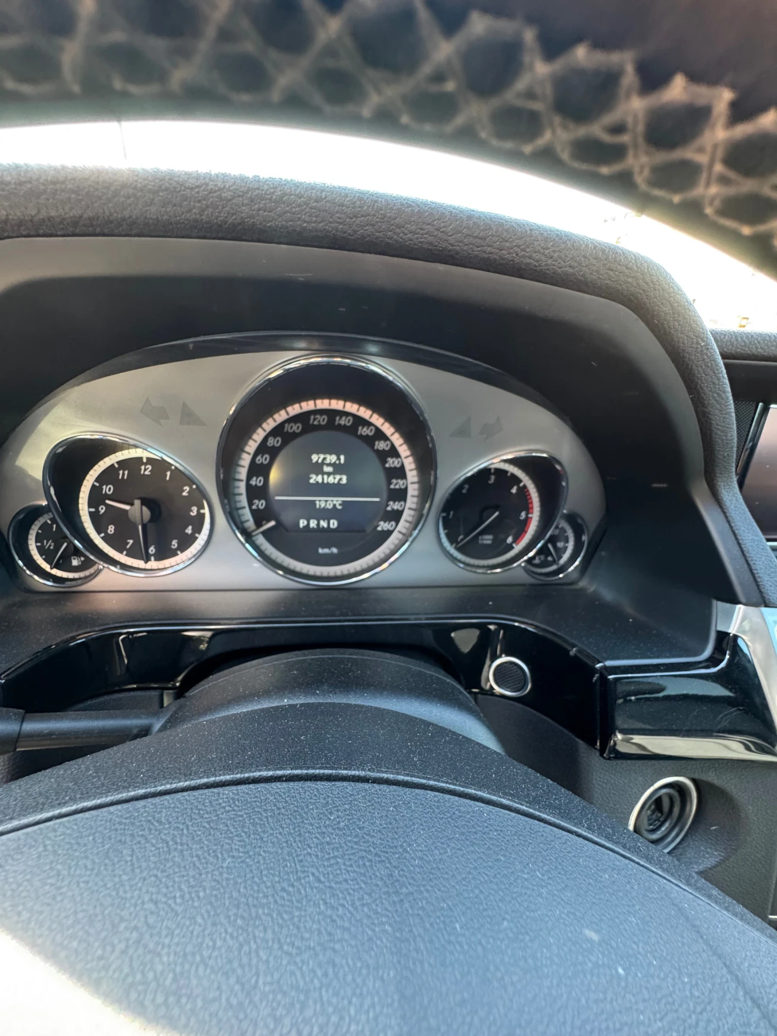 Mercedes-Benz E 220  - изображение 10
