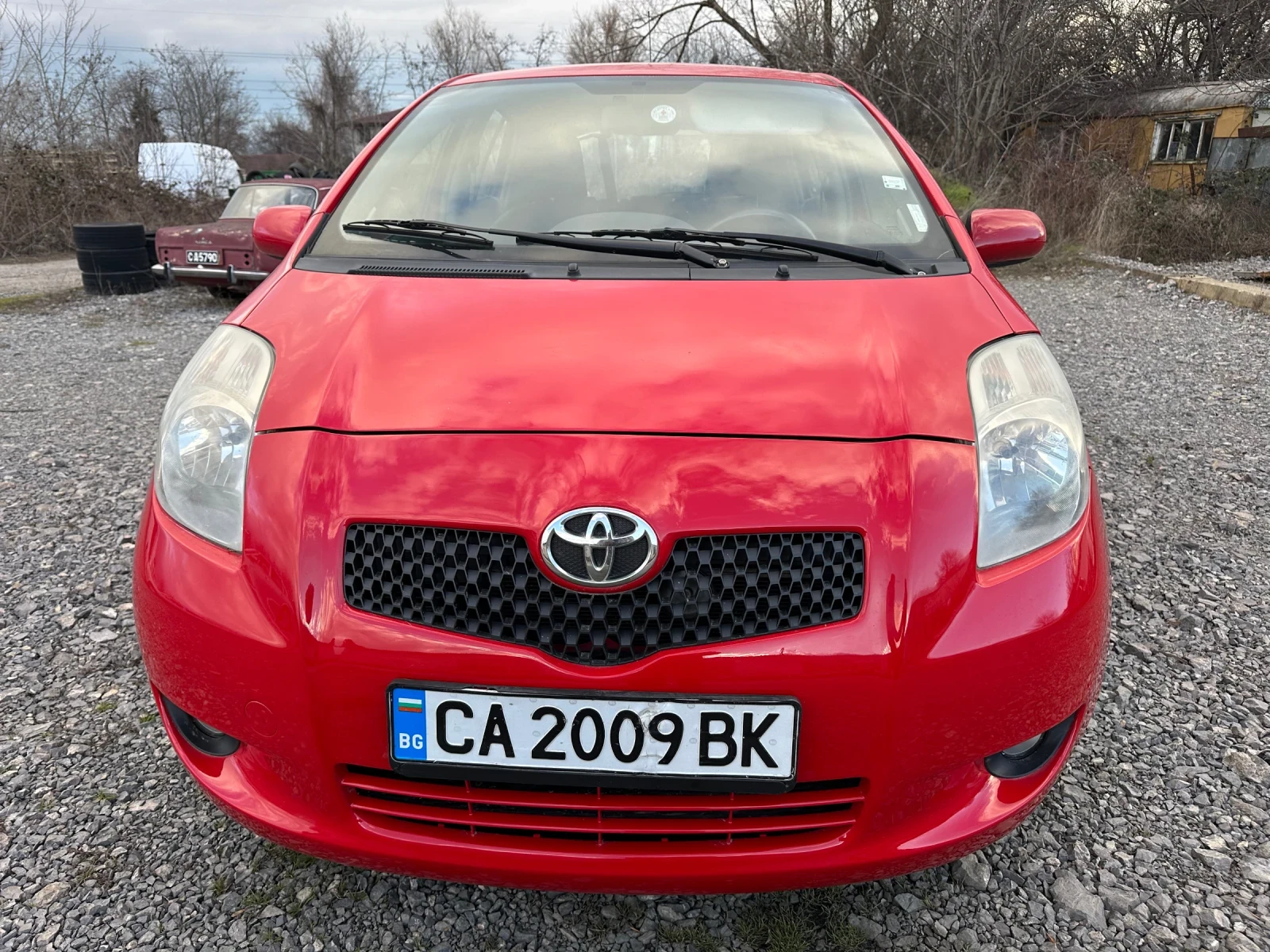 Toyota Yaris 1.3 Автомат - изображение 3