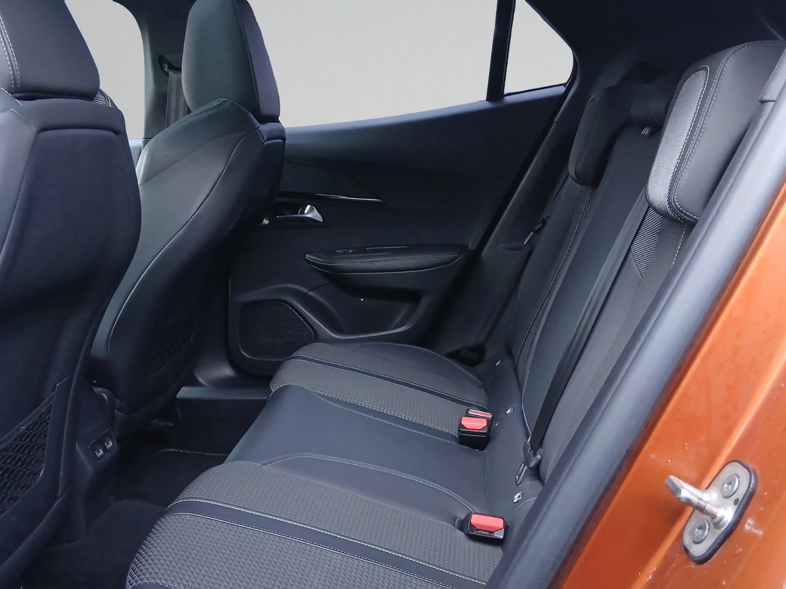 Peugeot 2008 New Line Up GT 1.2 PureTech 155 EAT8, снимка 13 - Автомобили и джипове - 53877567