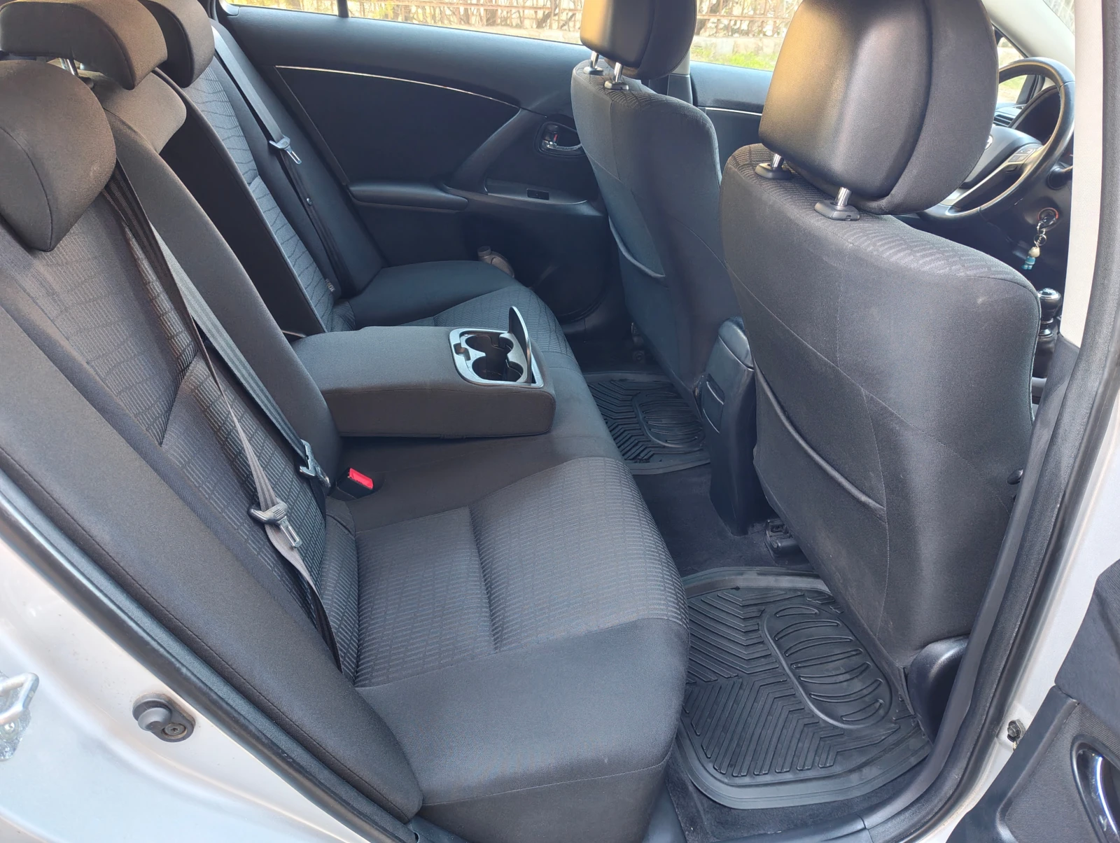 Toyota Avensis 2.2D 150ps EURO5B oбслужен, снимка 12 - Автомобили и джипове - 53916562