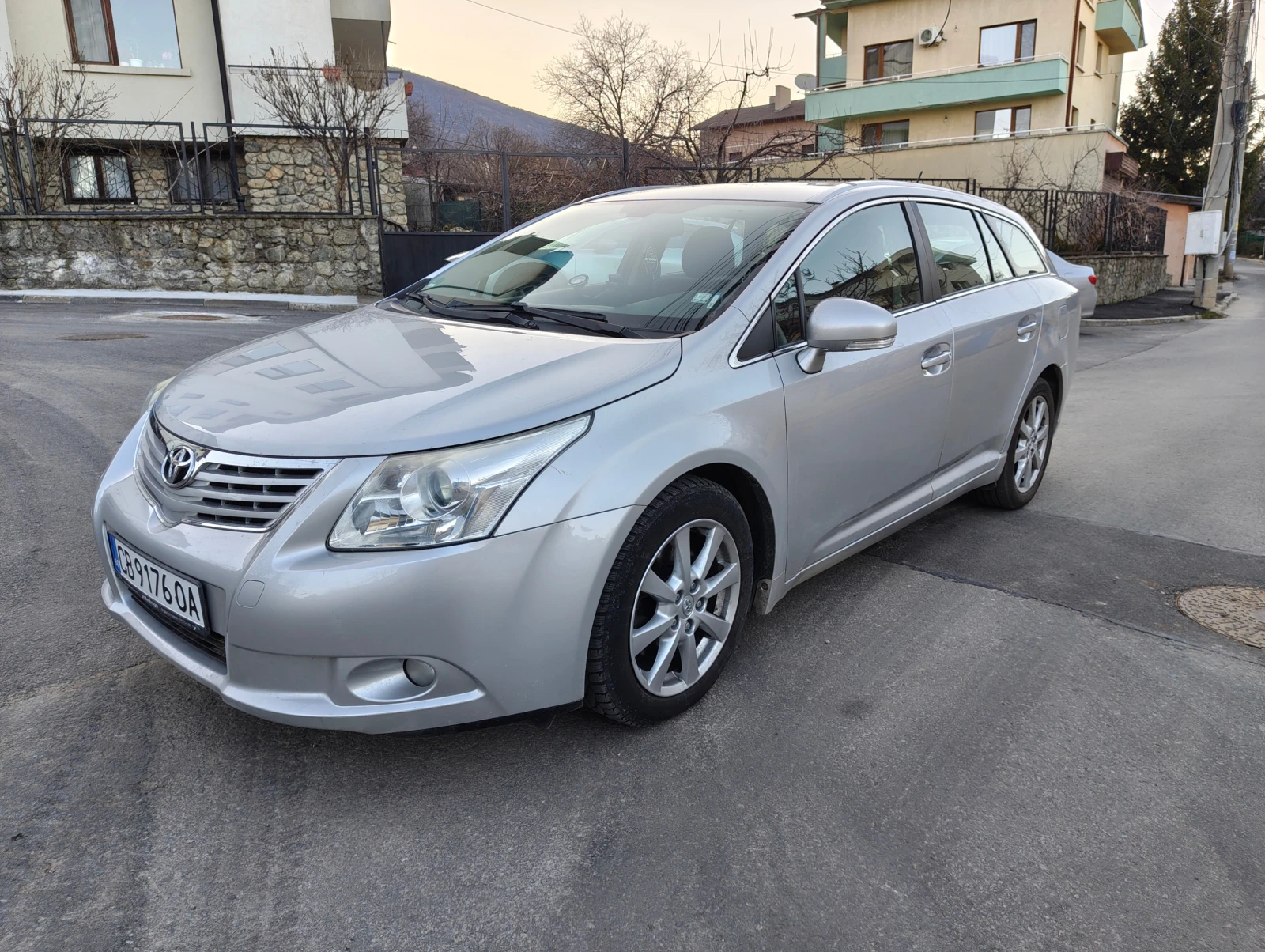 Toyota Avensis 2.2D 150ps EURO5B oбслужен, снимка 2 - Автомобили и джипове - 53916562