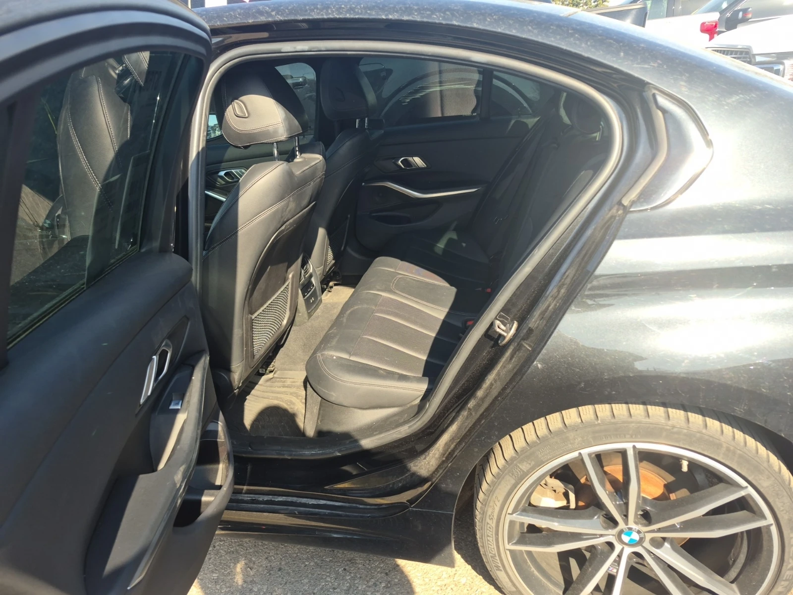 BMW 330 i xDrive, снимка 15 - Автомобили и джипове - 54425723