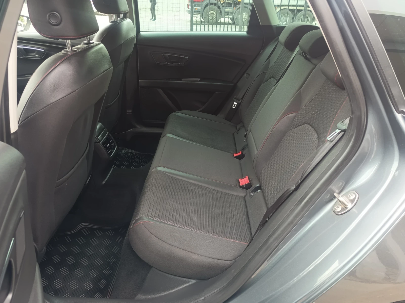 Seat Leon 2.0tdi FR, снимка 10 - Автомобили и джипове - 54542652