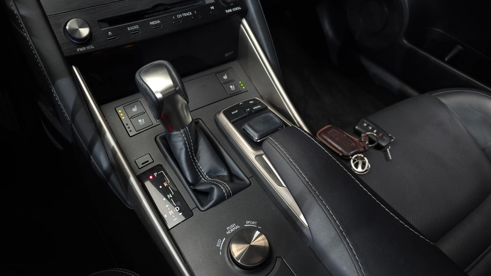 Lexus IS 200 * IS200T* SUPREME* КОЖА* ШИБЕДАХ* , снимка 11 - Автомобили и джипове - 54845937
