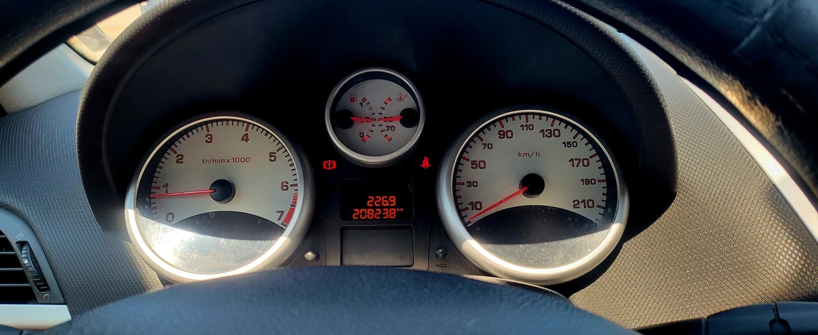 Peugeot 207 1.4  [74 к.с]* БЕНЗИН/ ГАЗ  * КЛИМАТИК, снимка 3 - Автомобили и джипове - 55249382