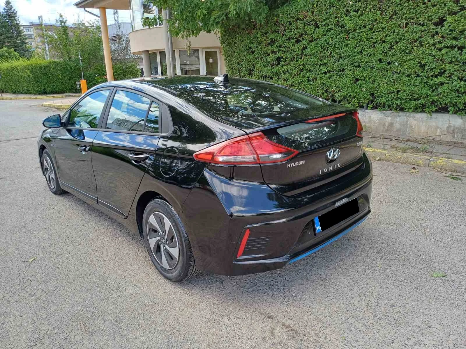Hyundai Ioniq 1.6 GDI Hybrid Premium, снимка 3 - Автомобили и джипове - 55279061
