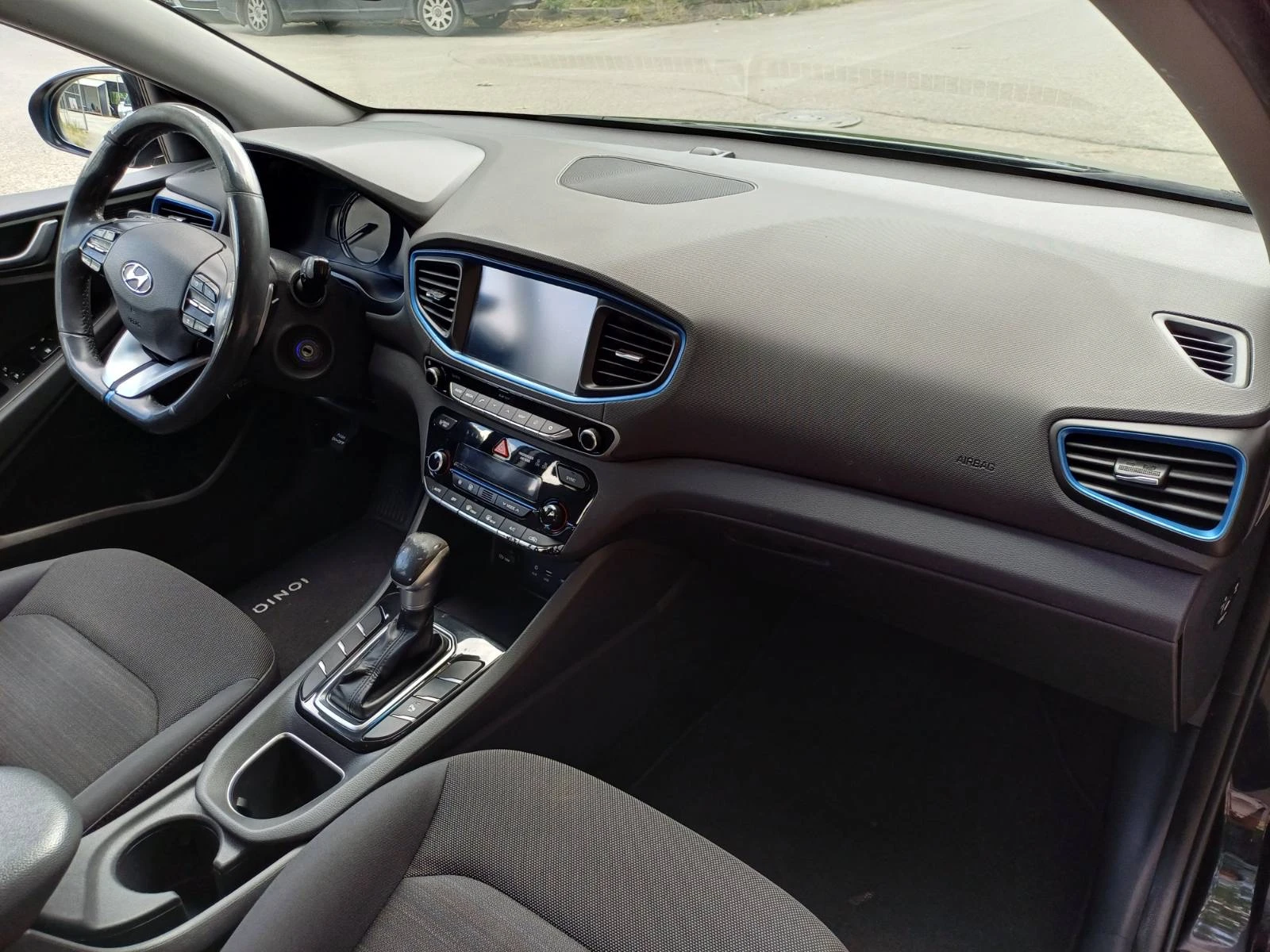 Hyundai Ioniq 1.6 GDI Hybrid Premium, снимка 13 - Автомобили и джипове - 55279061