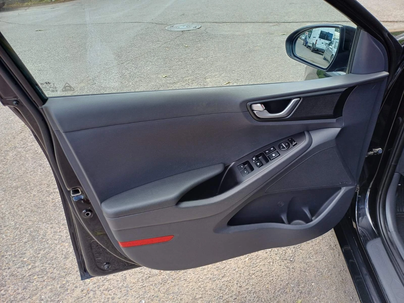 Hyundai Ioniq 1.6 GDI Hybrid Premium, снимка 10 - Автомобили и джипове - 55279061