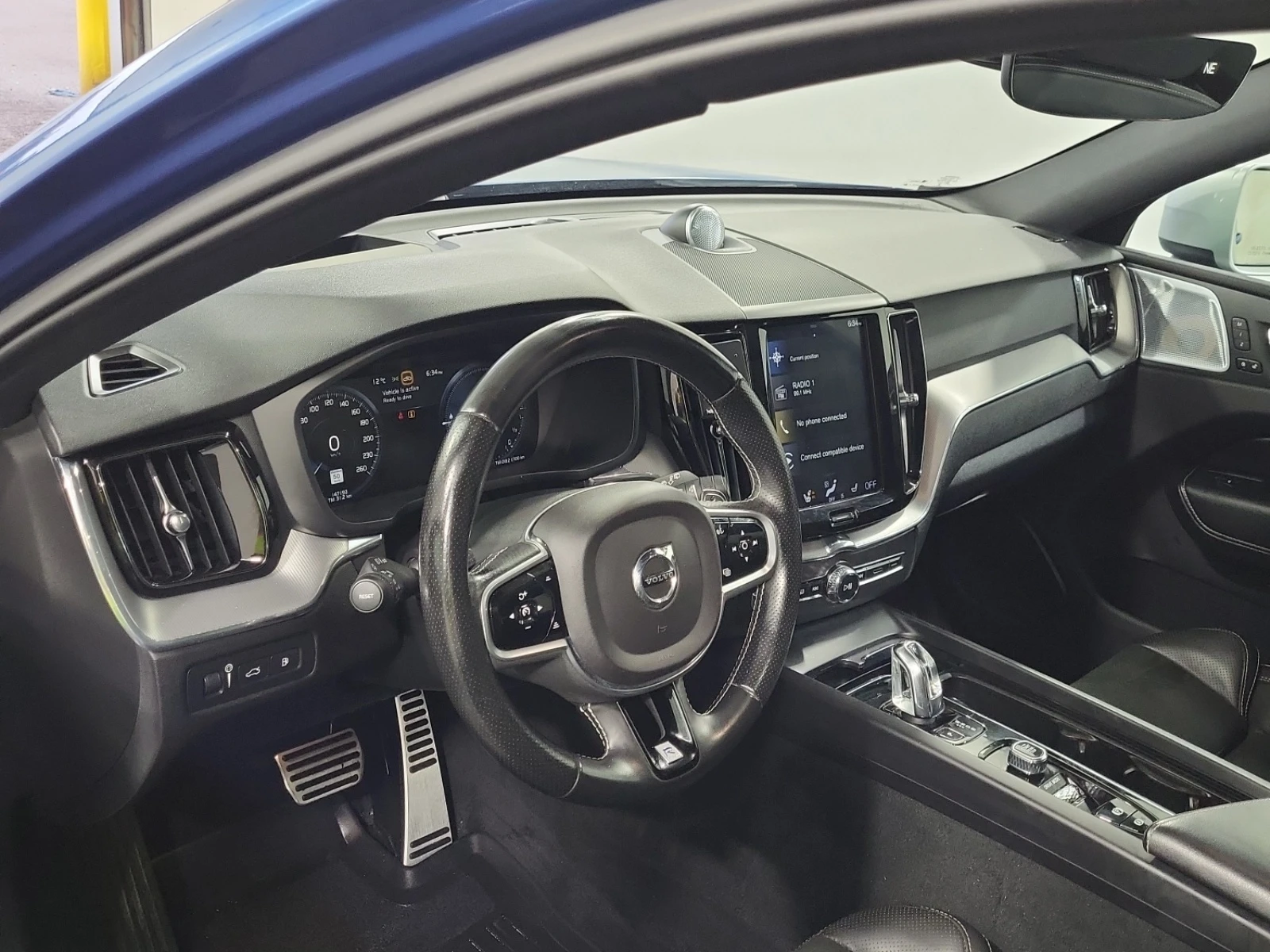 Volvo XC60 HYBRID T8 R-DESIGN * БЕЗ ИНЦИДЕНТИ * CARFAX *  , снимка 8 - Автомобили и джипове - 54116300